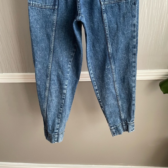 ASOS Weekday Byron acid wash tapered jeans in blue - Picture 4 of 13